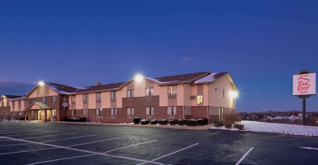 Red Roof Inn Greensburg Exterior photo